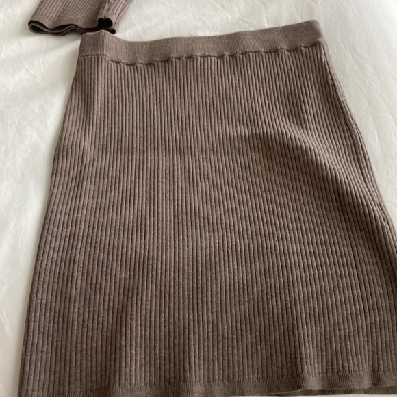 Sweater set , tan color. MIDI skirt and top - Picture 5 of 7
